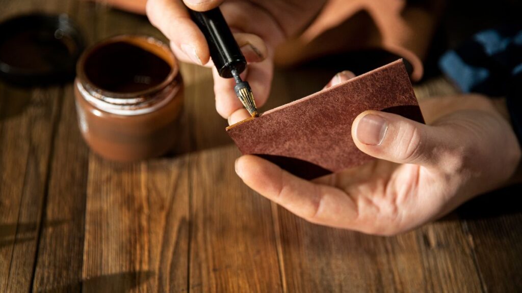 The Benefits of Using Zuschneidfelle in Leathercraft